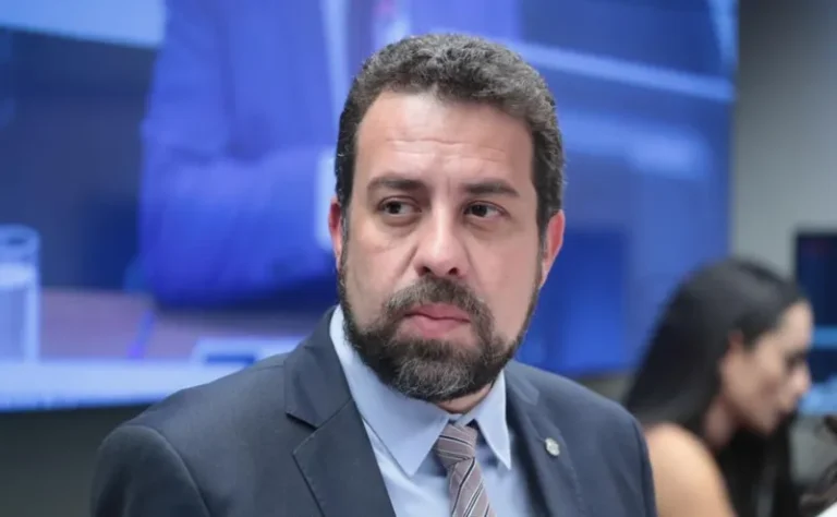 Boulos, candidato à prefeitura de SP, entra com ação contra governador Tarcísio de Freitas