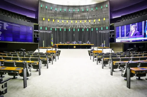 Câmara pode votar destaques da regulamentação da tributária hoje (29)