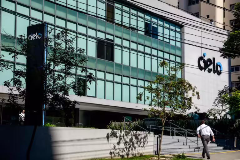 Cielo (CIEL3) anuncia pagamento de R$ 3,82 bilhões em dividendos