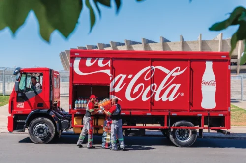 Coca-Cola reporta de lucro e receita acima das expectativas no 3T24, mas ação cai