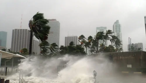 Furacão Milton pode custar bilhões de dólares em danos nos Estados Unidos