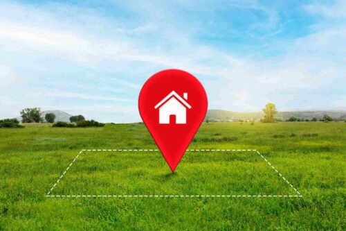 Investir em fundos imobiliários ou comprar lote.