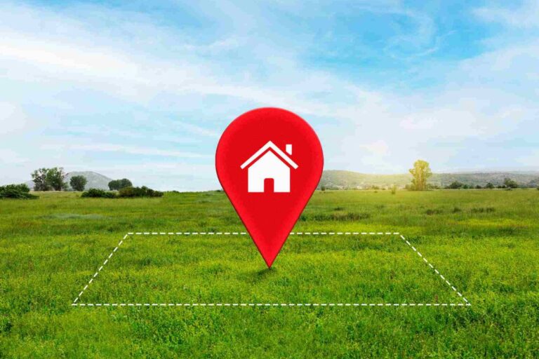 Investir em fundos imobiliários ou comprar lote.