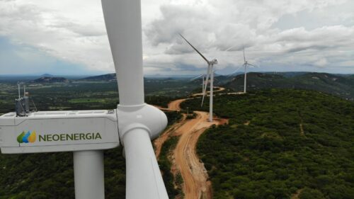 Neoenergia (NEOE3) lucra R$ 841 milhões no 3T24; queda anual de 46%