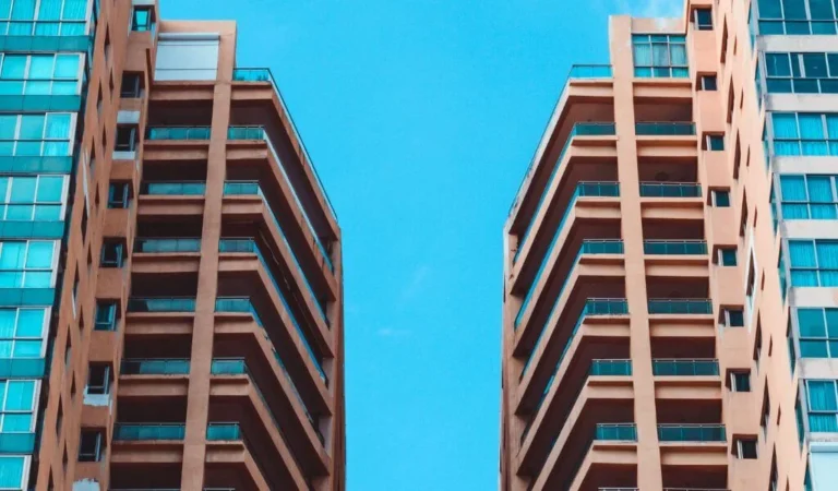 Entenda os fundamentos dos FIIs e como essa alternativa de investimento pode gerar renda passiva e diversificação para sua carteira.