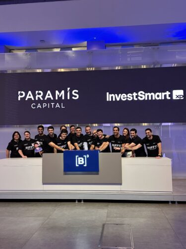 O fundo de infraestrutura RIFF11 realizou seu IPO na B3, levantando R$ 150 milhões e atraindo 6 mil investidores. Confira mais sobre o sucesso da parceria entre Paramis Capital e InvestSmart.