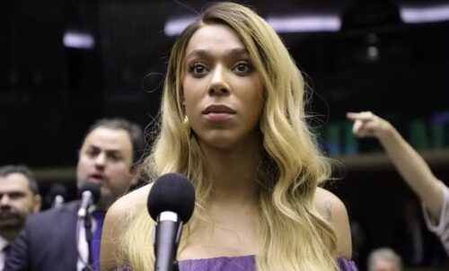 Erika Hilton cobra apoio do governo para PEC 6x1 e mediação de Padilha