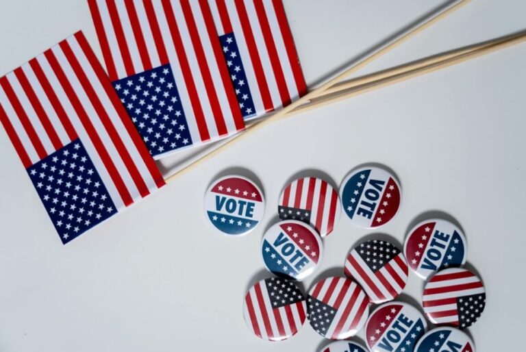 Mercados financeiros caem com incertezas sobre eleições nos EUA e temporada de balanços no Brasil