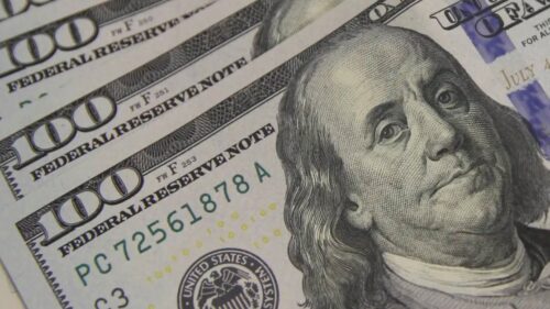 Dólar desaba 1,4% e atinge R$ 5,94, menor valor desde novembro de 2024