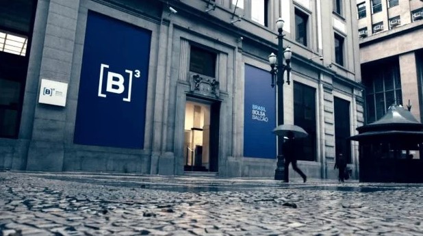 Bolsa recua com confirmação de tarifas de Trump contra a China e ações da Vale caem