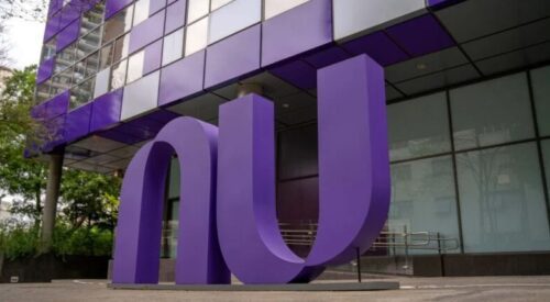Nubank (ROXO34): ações caem 10% após balanço e corte de recomendação de Itaú BBA
