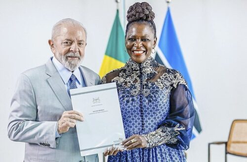 Lula mantém agenda e recebe credenciais de oito novos embaixadores, mesmo após atentado no STF