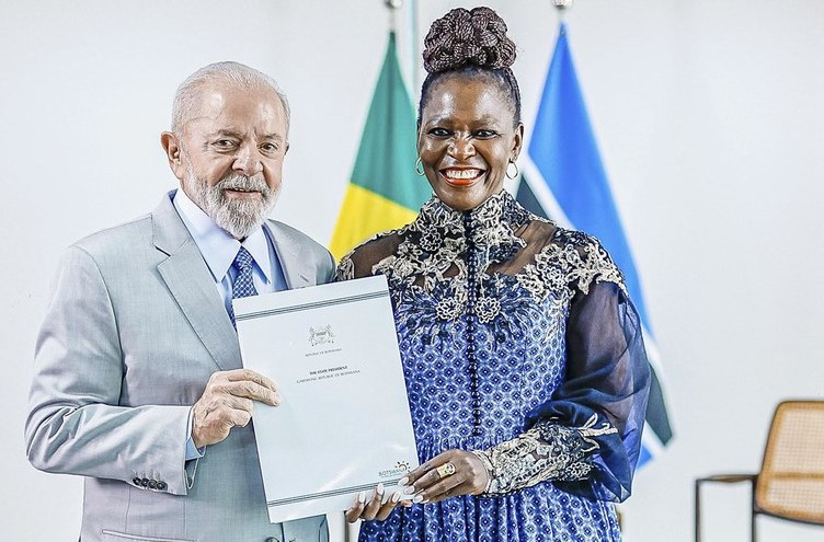 Lula mantém agenda e recebe credenciais de oito novos embaixadores, mesmo após atentado no STF