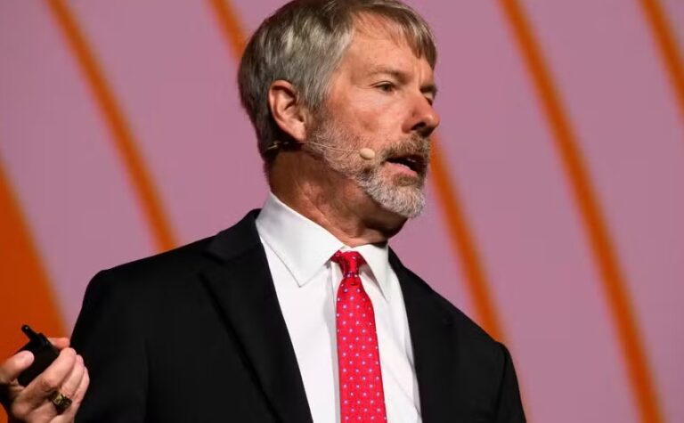 MicroStrategy acumula mais Bitcoin do que o valor de mercado do Bradesco