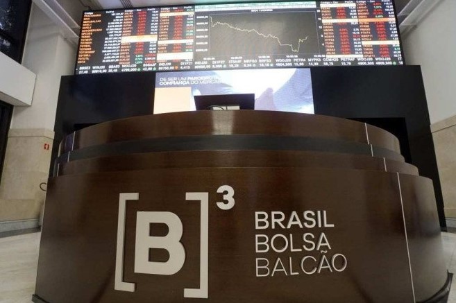 B3 fecha em baixa com pressão dos bancos; Vale e Petrobras avançam