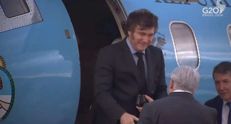 Milei chega por último ao G20, gerando especulações sobre a participação da Argentina na cúpula