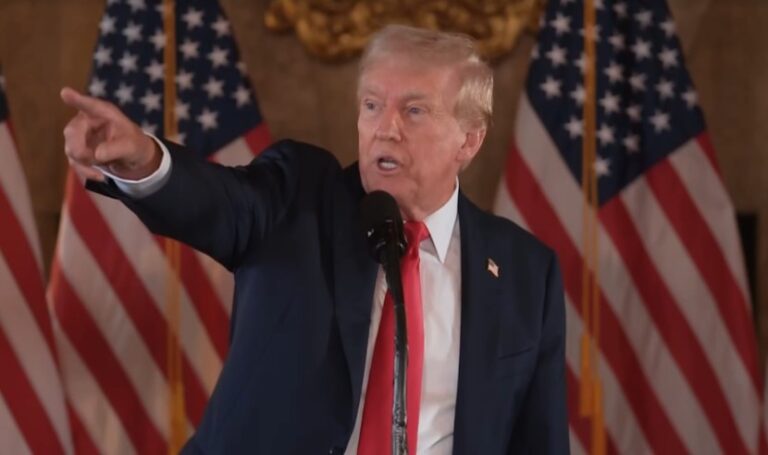 Governo dos EUA anuncia a retomada do programa "Permanecer no México"