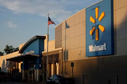 Walmart eleva projeções de vendas e lucro com expectativa de boas compras de fim de ano