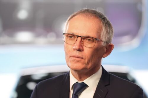 Stellantis: CEO Carlos Tavares anuncia sua saída após queda nas vendas e críticas à gestão