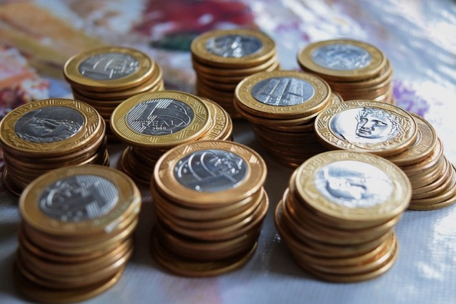 O real é a moeda mais desvalorizada do mundo em 2024