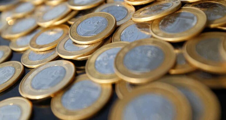 Saiba como a alta da taxa Selic impacta os investimentos e conheça 5 ações que pagam dividendos acima da Selic em 2025.