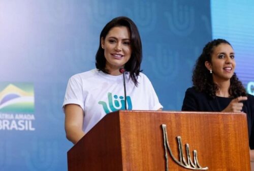 Michelle Bolsonaro ironiza delação de Mauro Cid e reforça defesa em redes sociais