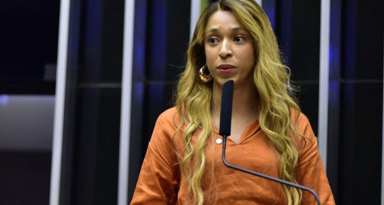 Erika Hilton solicita abertura de inquérito à PF após ameaças de morte relacionadas a vídeo sobre Pix