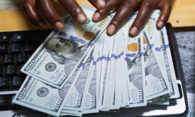 Brasil acumula fluxo cambial negativo de US$ 24,314 bi em dezembro, até dia 27, revela BC