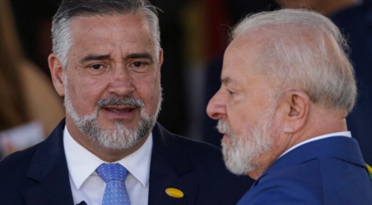 Pimenta aguarda decisão de Lula sobre seu futuro no governo