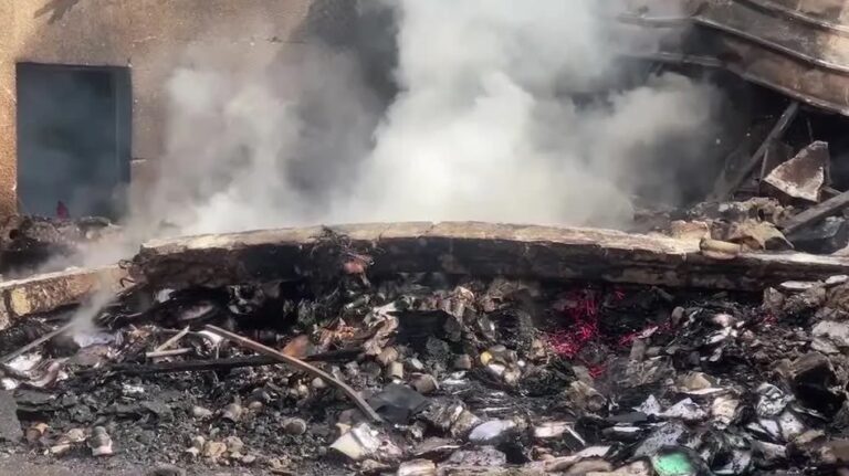 Israel intensifica ataques em Gaza antes da trégua; acordo de cessar-fogo gera divisão política