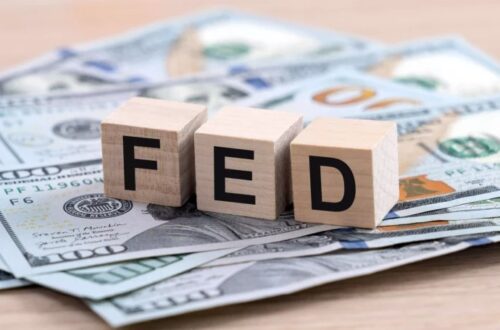 Fed: redução de juros pode acontecer em junho, aposta do mercado cresce após declarações de Donald Trump