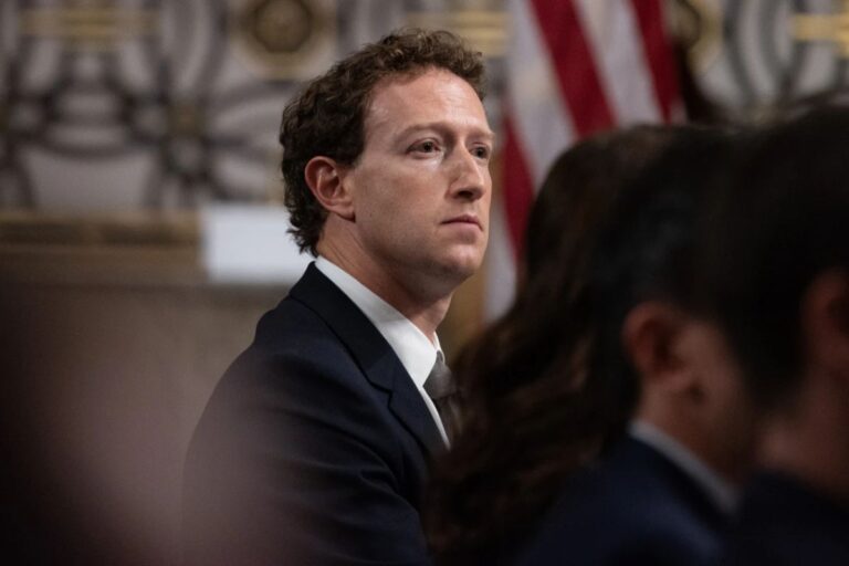Mark Zuckerberg Tribunais Secretos