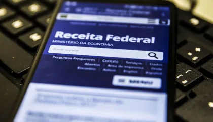 É verdade que a Receita Federal monitora até nossas redes sociais?