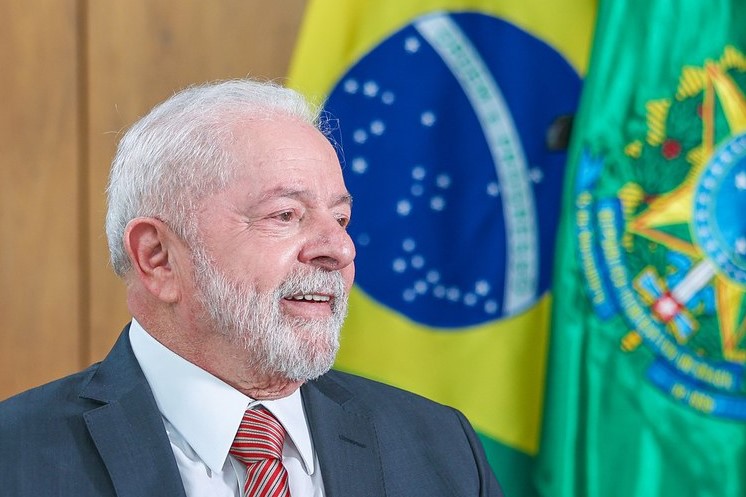 Lula minimiza pesquisas eleitorais e afirma que só em 2026 elas refletirão a realidade
