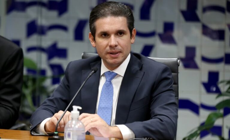 Hugo Motta critica postura ideológica de Lula e cobra foco em resultados para o Brasil