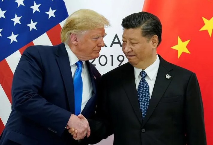 Trump minimiza tarifas retaliatórias da China e não tem pressa para falar com Xi Jinping