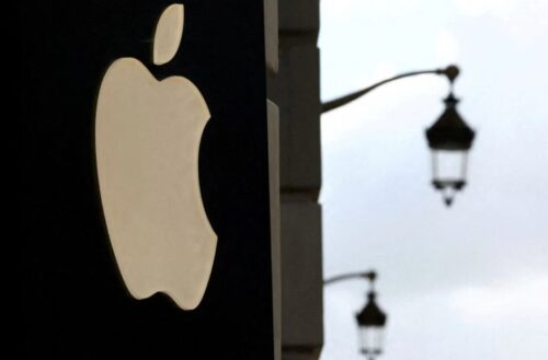 Apple anuncia investimento de US$ 500 bi nos EUA e expansão de sua produção de IA