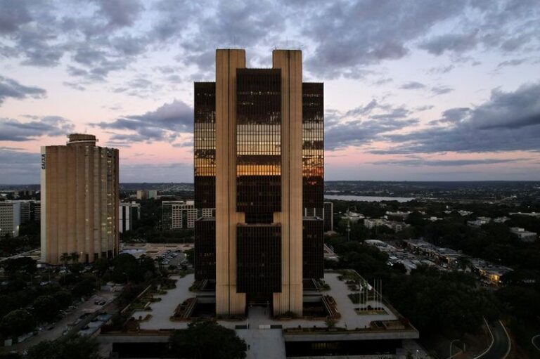 Banco Central reforça política monetária e prioriza inflação, mas ajusta postura em cenário incerto