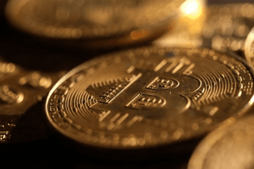 Bitcoin testa suporte de US$ 80 mil e encerra fevereiro com queda de 22%