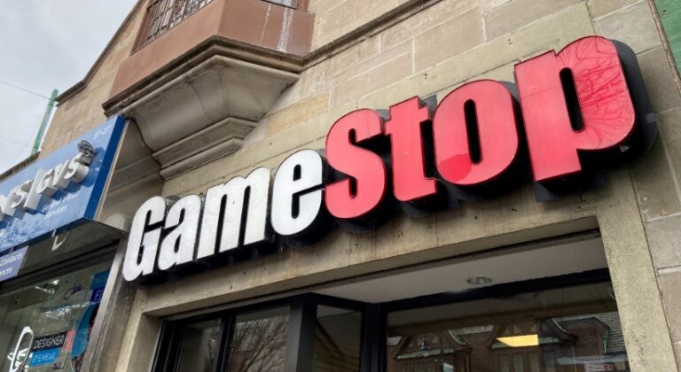 GameStop pode investir em Bitcoin e outras criptomoedas: ações sobem após notícia
