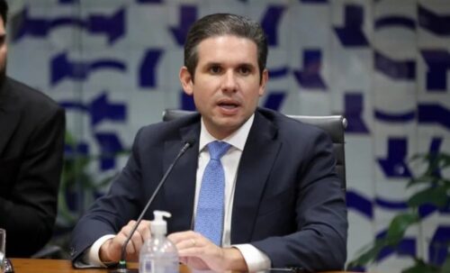 Hugo Motta busca apaziguar relação com STF após declaração sobre 8 de janeiro