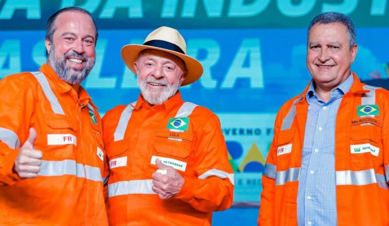 Lula critica preços de combustíveis e defende venda direta da Petrobras para combater intermediários