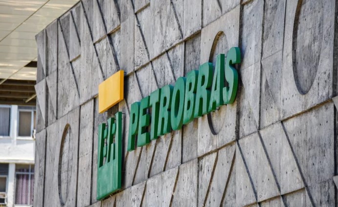 Petrobras perde R$ 24,5 bilhões de valor de mercado após prejuízo no 4T24 e dividendos abaixo das expectativas