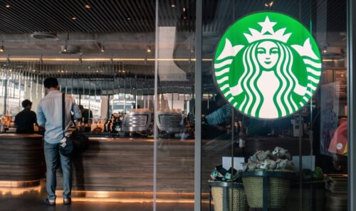 Starbucks anuncia corte de 1.100 empregos corporativos