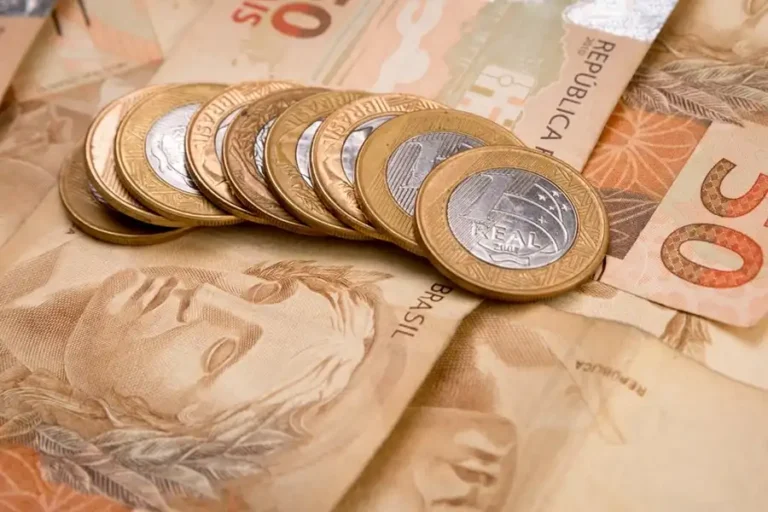 Dinheiro: Moedas e cédulas. Ilustrando o Focus