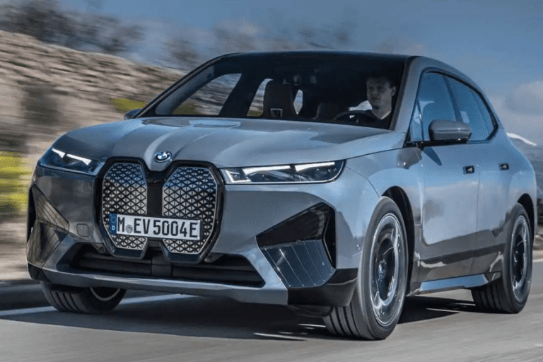 BMW e Alibaba firmam parceria para integrar inteligência artificial em carros na China