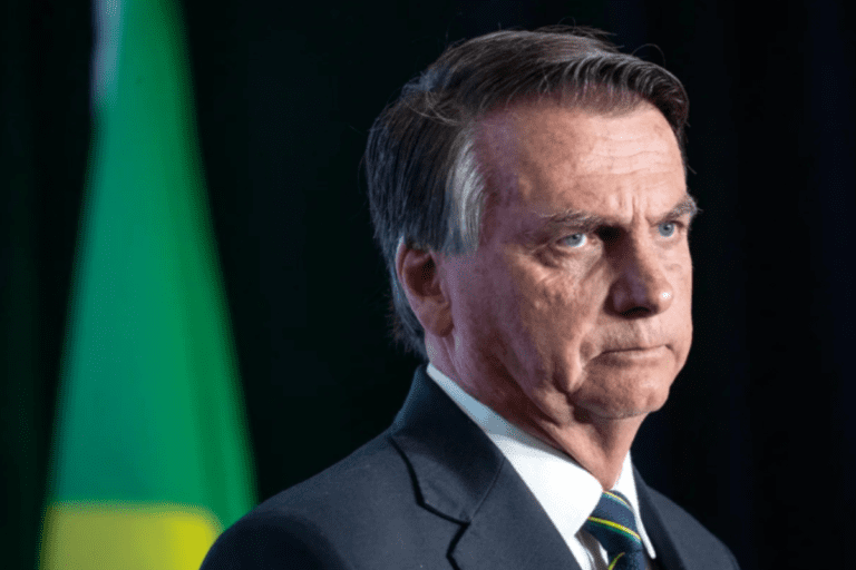 Bolsonaro deve apresentar defesa até hoje no STF sobre suposta trama golpista