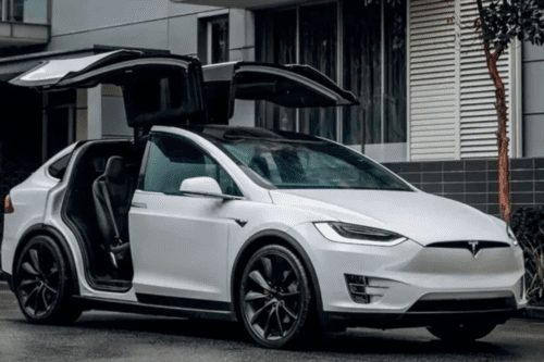 Tesla enfrenta desafios no primeiro trimestre: queda nas vendas e concorrência intensa