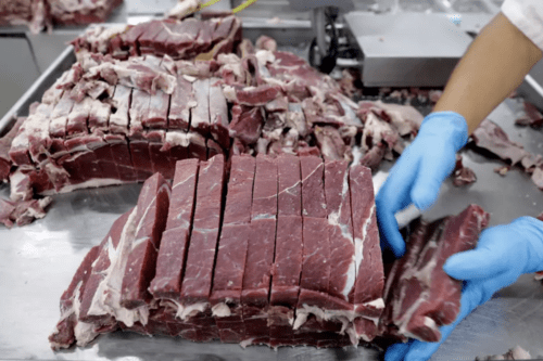 China suspende importação de carne bovina de seis fábricas da América do Sul