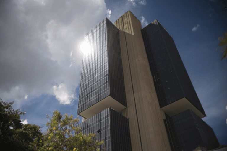 Setor público registra déficit primário de R$ 18,9 bilhões em fevereiro